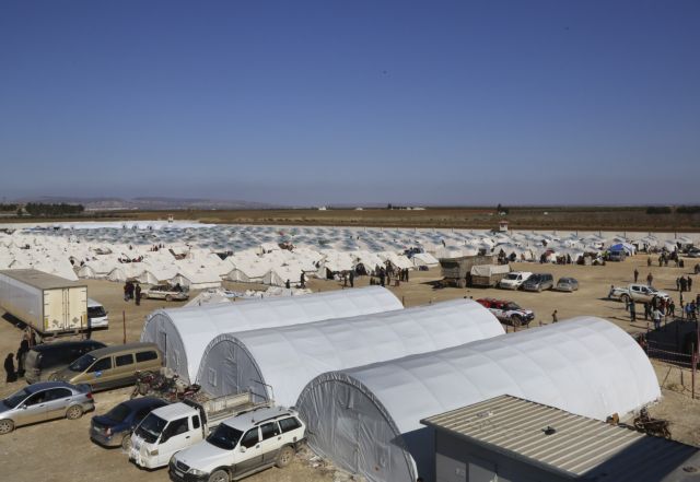 Βομβαρδισμός προσφυγικού καταυλισμού στη Συρία με δεκάδες θύματα